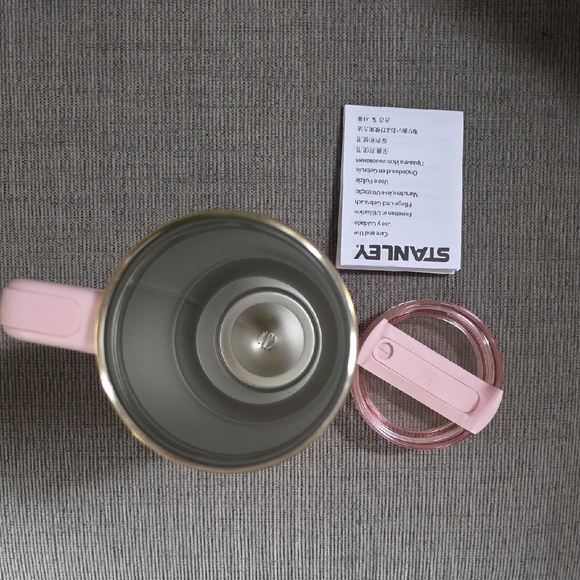 Stanley LoveShackFancy Pink Floral Quencher H2.0 Tumbler, 40oz., New - Picture 6 of 13